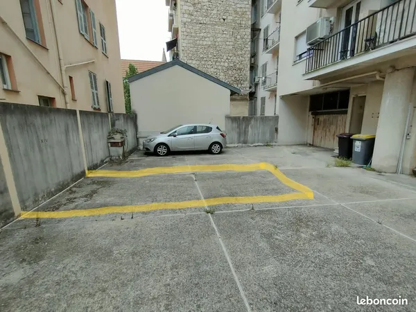 Carré d'or - Place de parking avec prix attractif