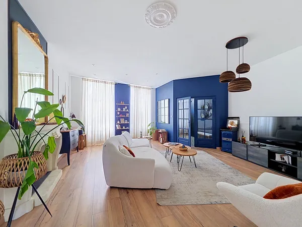 LUÇON ENSEMBLE IMMOBILIER DE CARACTÈRE AVEC MAISON DE 250 M², GARAGE, PISCINE, ET IMMEUBLE DE 5 STUD
