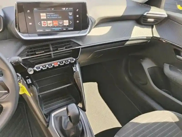 Peugeot 208 puretech 75 s&amp;s bvm5 style — photo 22