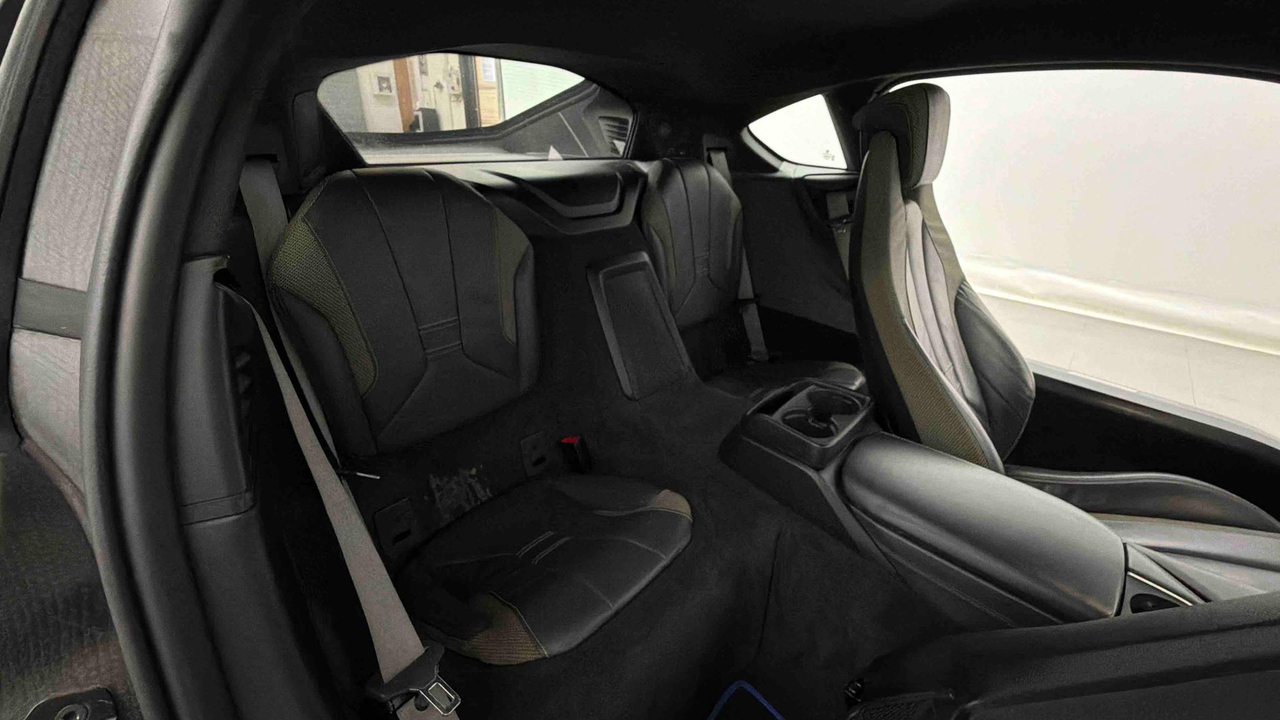 BMW i8 362 ch — photo 12