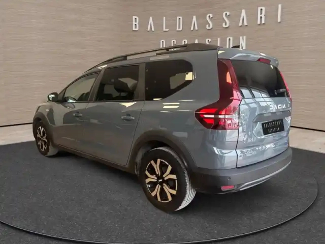 Dacia Jogger tce 110 7 places — photo 3