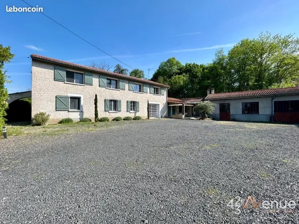 Villa 8 pièces 234 m²