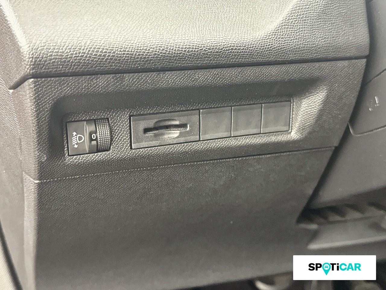 Peugeot 308 sw 1.2 puretech 130ch s&s allure pack eat8 — photo 18