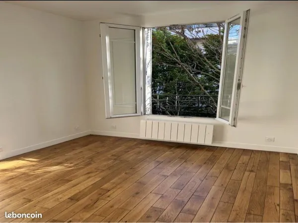 Studio Refait à Neuf 21 m² Traversant & Lumineux - Clichy Rue de Paris