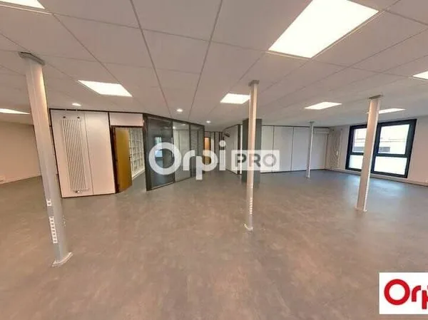 Bureau 233 m²