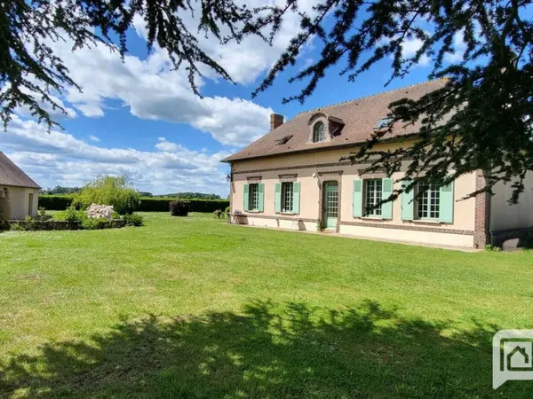 Propriété avec deux maisons