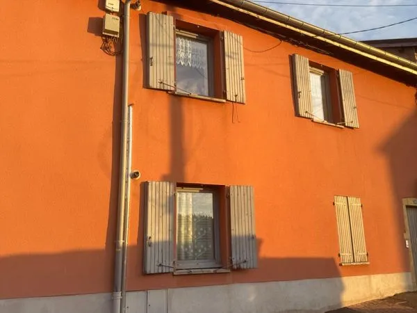 Location Appartement REZ-DE-CHAUSSÉE À SAINT-JEAN-LA-BUSSIÈRE