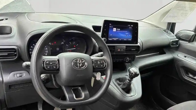 Toyota Proace city medium 1.5l 130 d-4d — photo 52