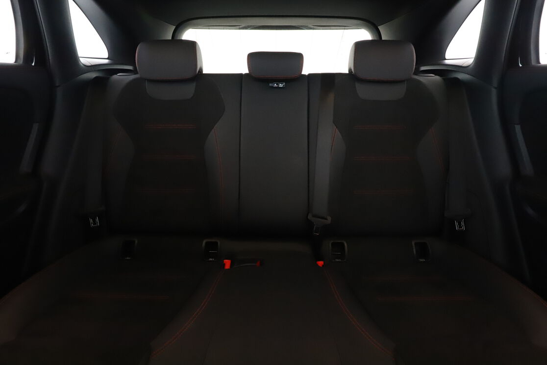 Mercedes-Benz GLA 200 d AMG Line DCT — photo 14