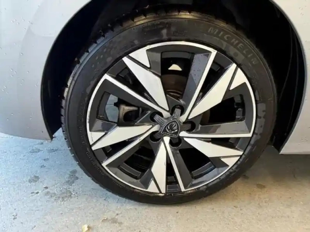 Peugeot 308 1.2 puretech 130ch s&amp;s allure — photo 9