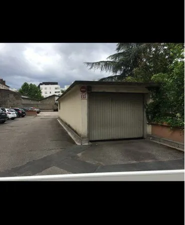 Box parking Villeurbanne