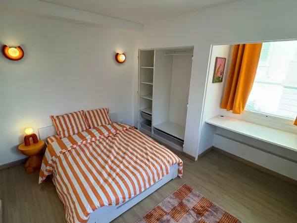 Chambre Orange - Colocation meublée avec salle d'eau et WC privatifs - Valence centre