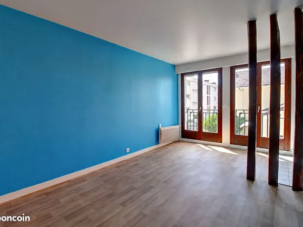 Studio 25,64 m² proche gare - Les Mureaux centre