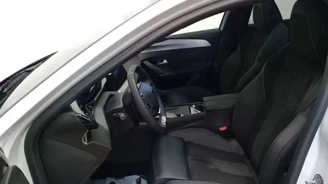 Peugeot 408 electrique 58 kwh 210 ch — photo 72