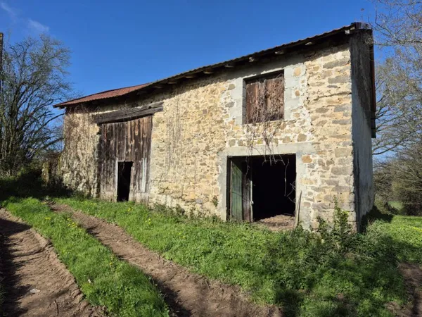 Local d’activité et entrepôt Vente Saint-Saud-Lacoussière  138m² 28000€