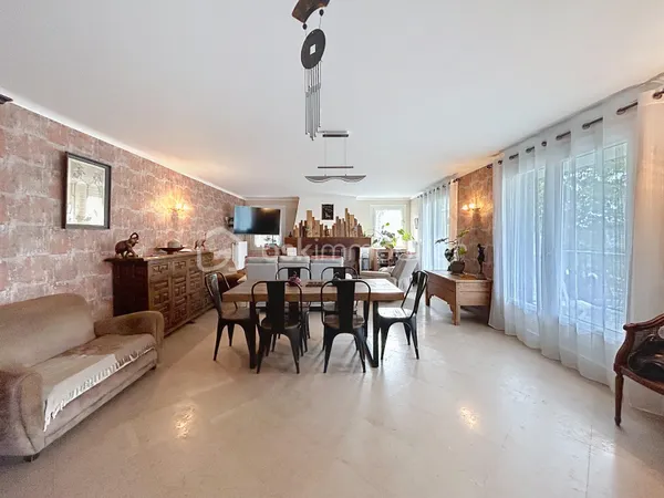 Maison 9 pièces 230 m²