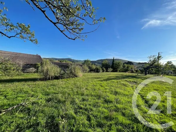 Terrain 705 m²