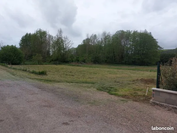 Terrain plat à bâtir de 1100 m²