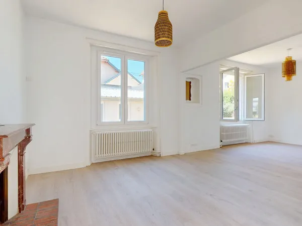 Maison individuelle avec dépendance aménagée Un bien aux multiples possibilités !