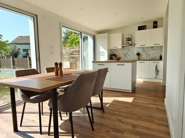 Maison 105m² rénovée à neuf - Quartier des Charmettes, Mondeville - 5 pièces, jardin, garage, sans t