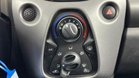 Toyota Aygo 1.0 VVT-i 72ch x-play x-app 5p MC18 — photo 19