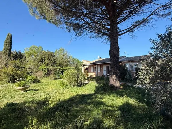 Villa à vendre à Figanières (Var) – 384 000 € FAI – Terrain 1200 m² avec emplacement piscine.