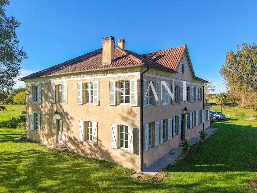 Maison 11 pièces 519 m²