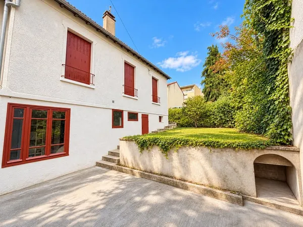 ** PETITE MAISON DE 2P AVEC JARIND A FORT POTENTIEL **