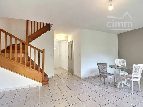 Maison récente dans le "Vieux St Pierre" avec garage et jardin