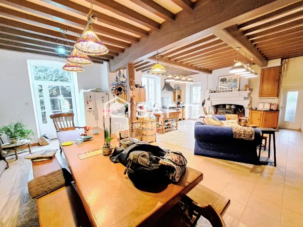 Domaine d'exception avec maison de maître, gîtes, dépendances et 3 hectares