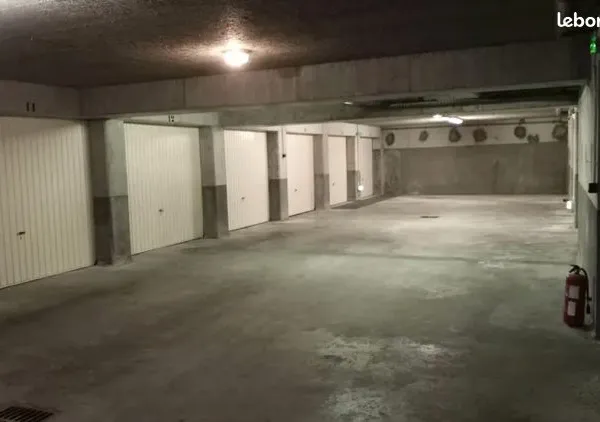 Garage fermé sécurisé