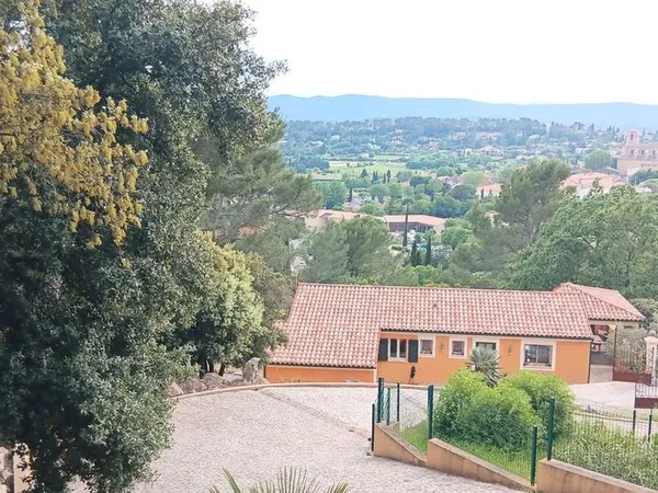 Terrain 1700m² constructible, divisible en 2 lots