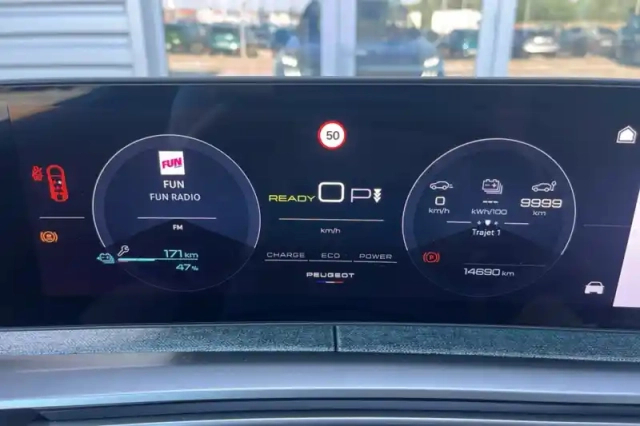Peugeot 5008 electrique 210 ch 73 kwh — photo 24
