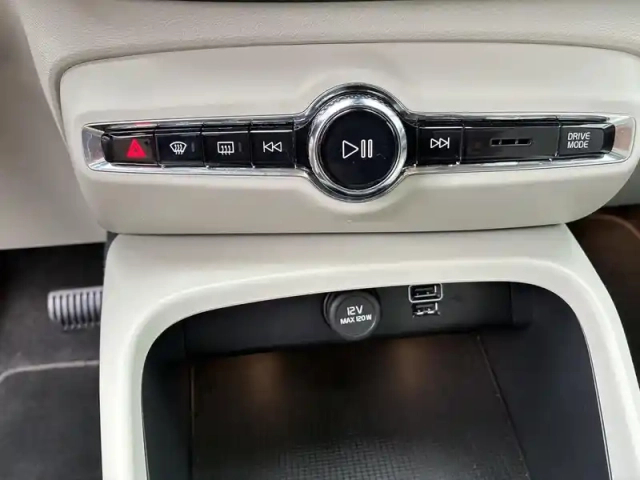 Volvo Xc40 t4 recharge 129+82 ch dct7 — photo 30