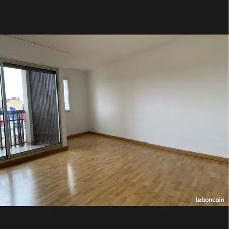 Appartement 2 pièces 49 m² avec balcons, parking et cave
