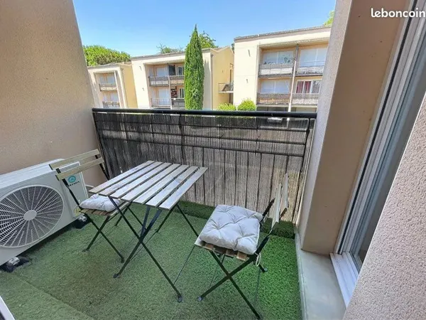 Appartement T2 entièrement rénové - Garage + Parking - Résidence de standing avec espaces verts