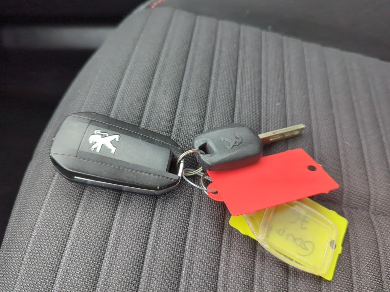 Peugeot 2008 puretech 100 s&s bvm6 active pack — photo 27