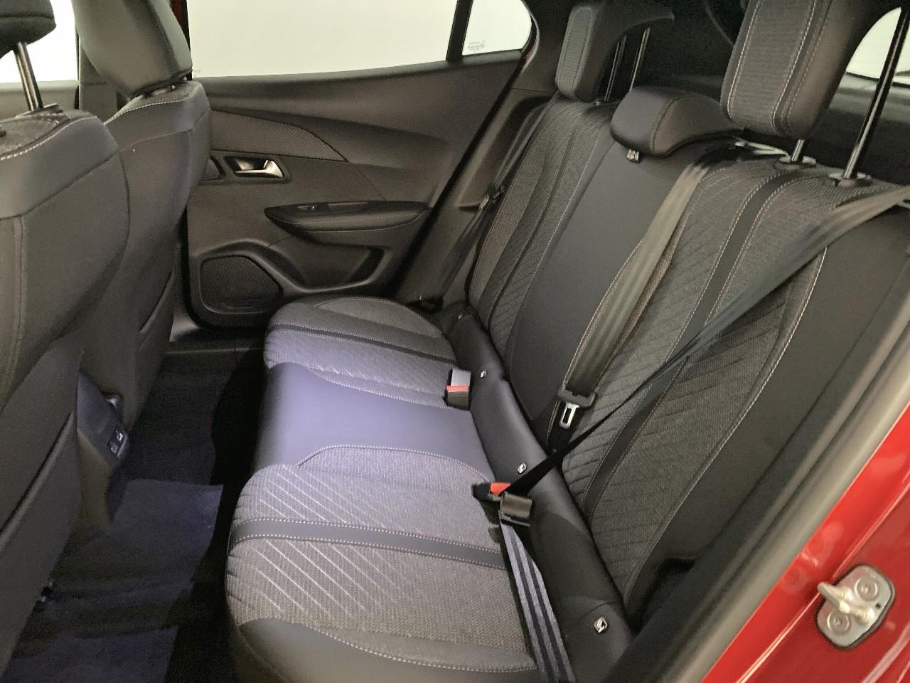 Peugeot 2008 hybrid 145 ch e-dcs6 allure — photo 10