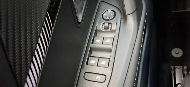 Peugeot 2008 hybrid 145 e-dcs6 — photo 72