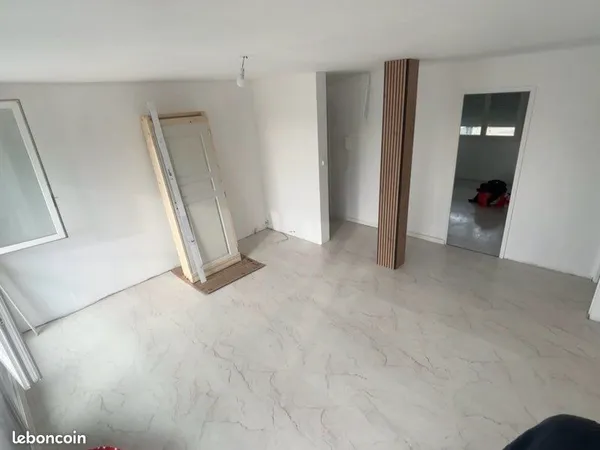 À louer - T4 rénové de 65 m² avec balcon et cave - Vénissieux Charréard