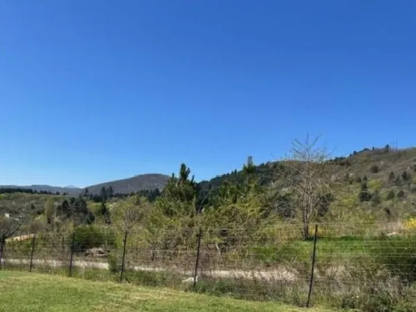 Terrain à bâtir de 1600m² à Enval