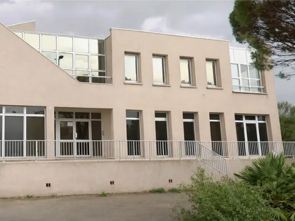 Local professionnel 198 m²