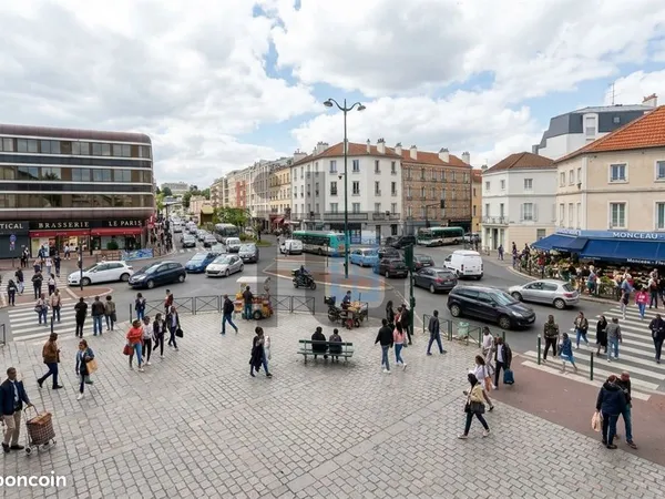 Boutique 76 m² LE PECQ