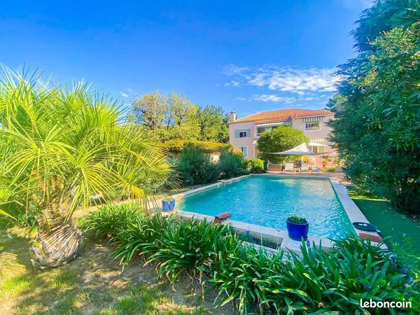 Maison 11 pièces 200 m²