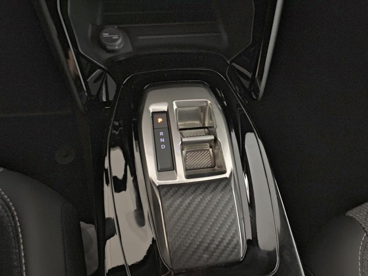 Peugeot 2008 hybrid 145 ch e-dcs6 allure — photo 17