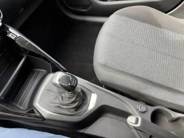 Peugeot 208 turbo 100 ch bvm6 — photo 19