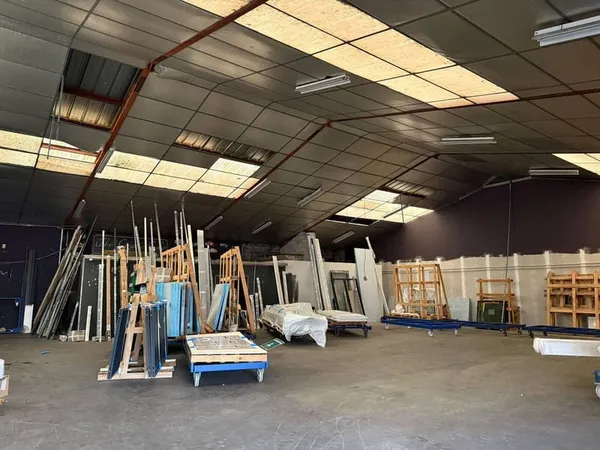 Local d'activité 282 m²