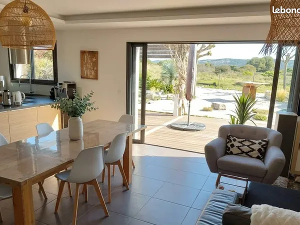Villa lumineuse vue nature