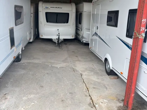 À LOUER PARKING COUVERT pour CARAVANE