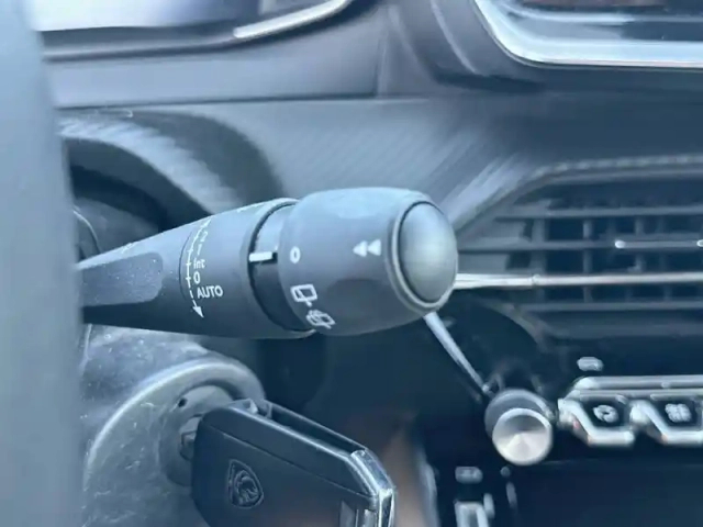 Peugeot 2008 puretech 100 s&amp;s bvm6 — photo 21